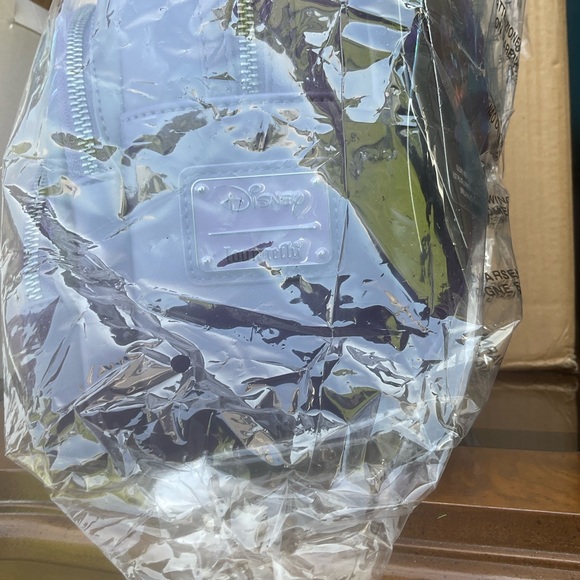 LOUNGEFLY  X VILLIANS   DISNEY BACKPACK - Picture 6 of 8